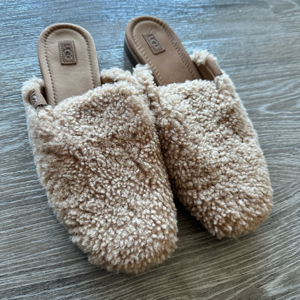 Women’s UGG slip on mule